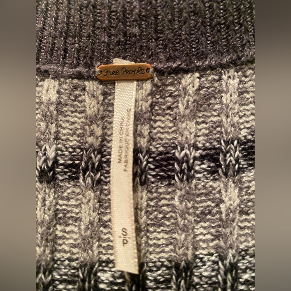 Free People long sweater - Picture 5 of 9